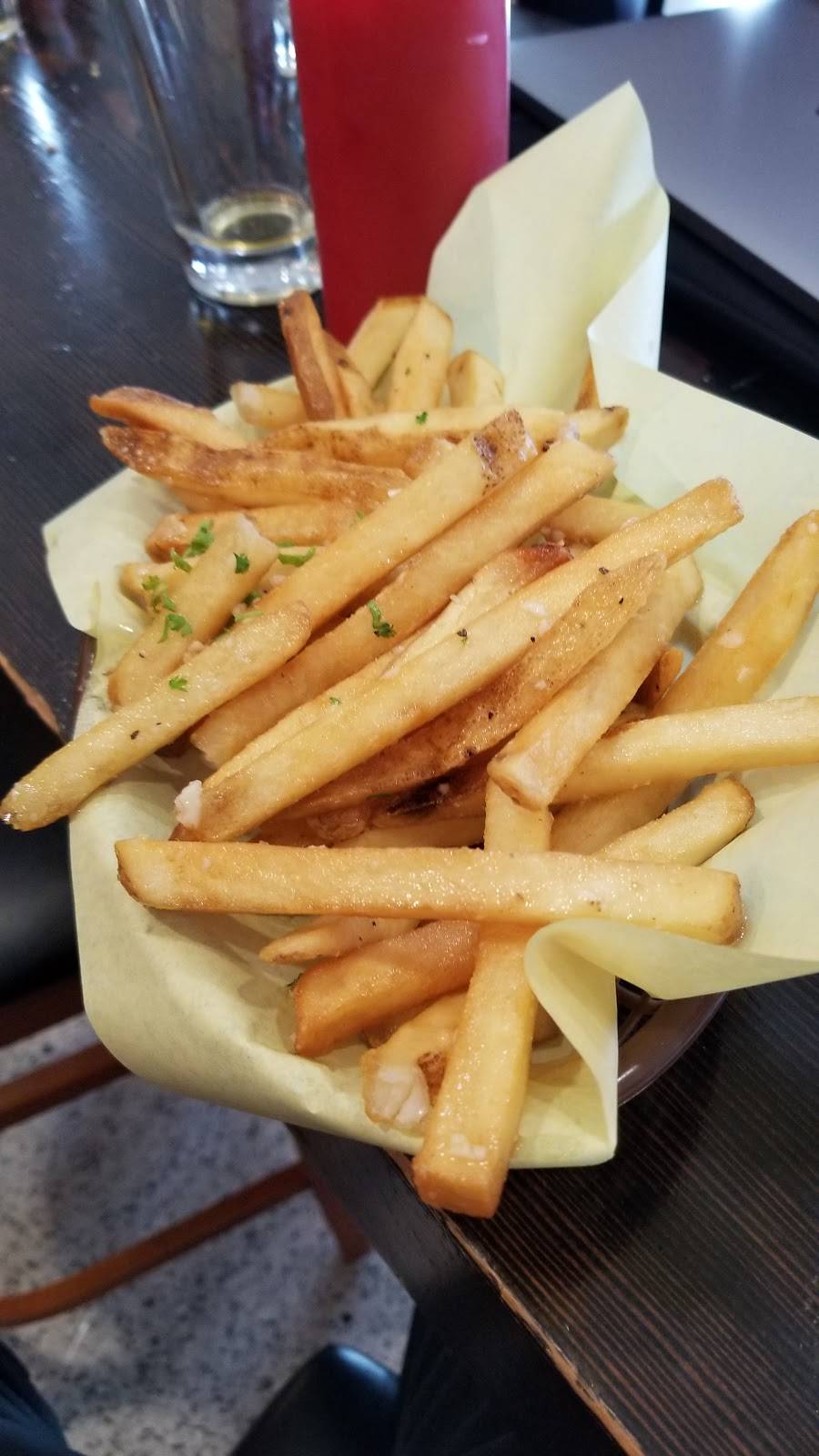 Gordon Biersch | restaurant | 1 Airport Dr, Oakland, CA 94621, USA | 4152438246 OR +1 415-243-8246