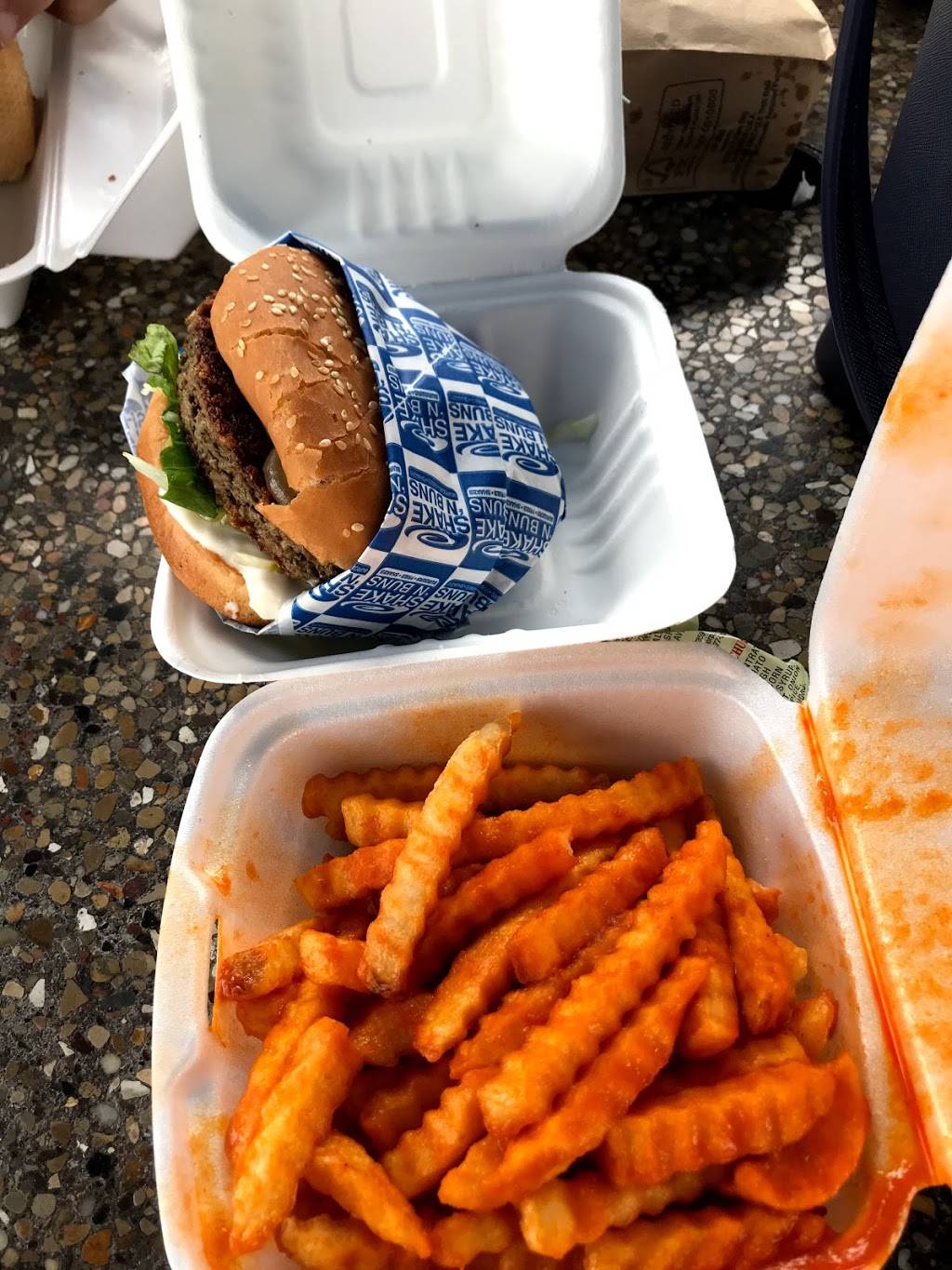 Shake N Buns | restaurant | 2517 White Ln, Bakersfield, CA 93304, USA | 6618351717 OR +1 661-835-1717