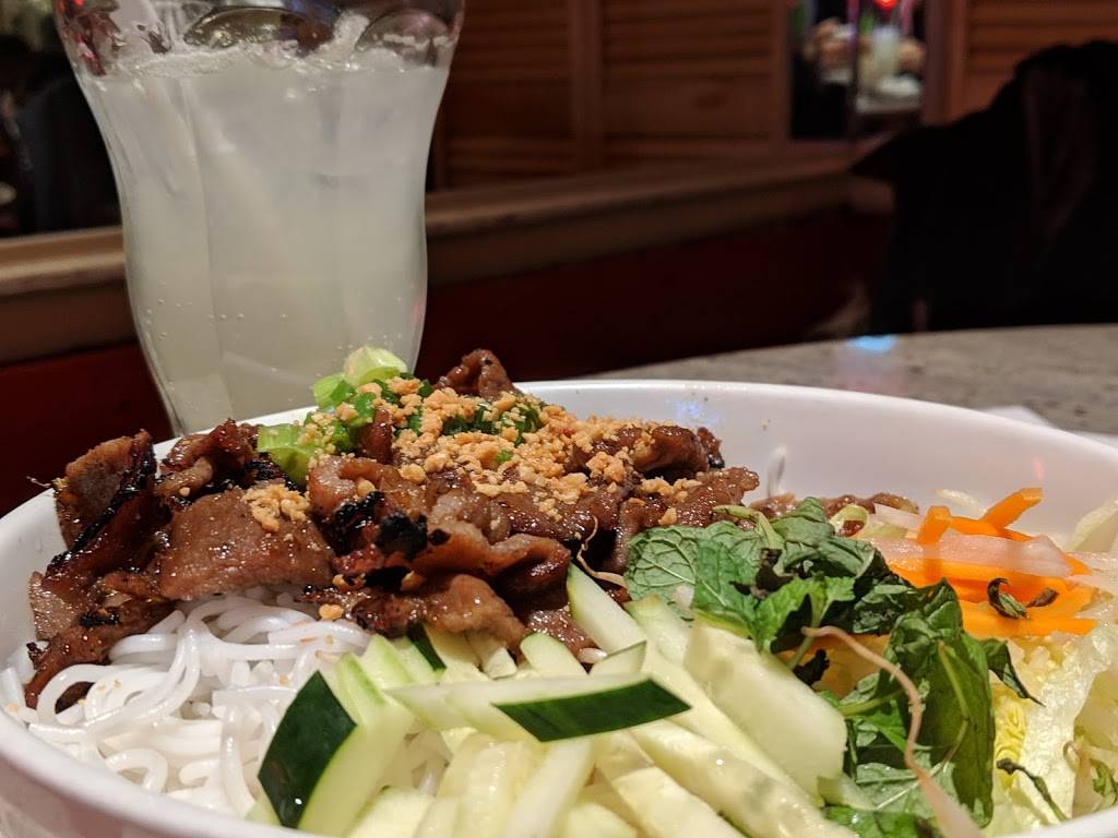 Phở 2000 Restaurant | restaurant | 198 Adams St, Dorchester, MA 02122, USA | 6174361908 OR +1 617-436-1908