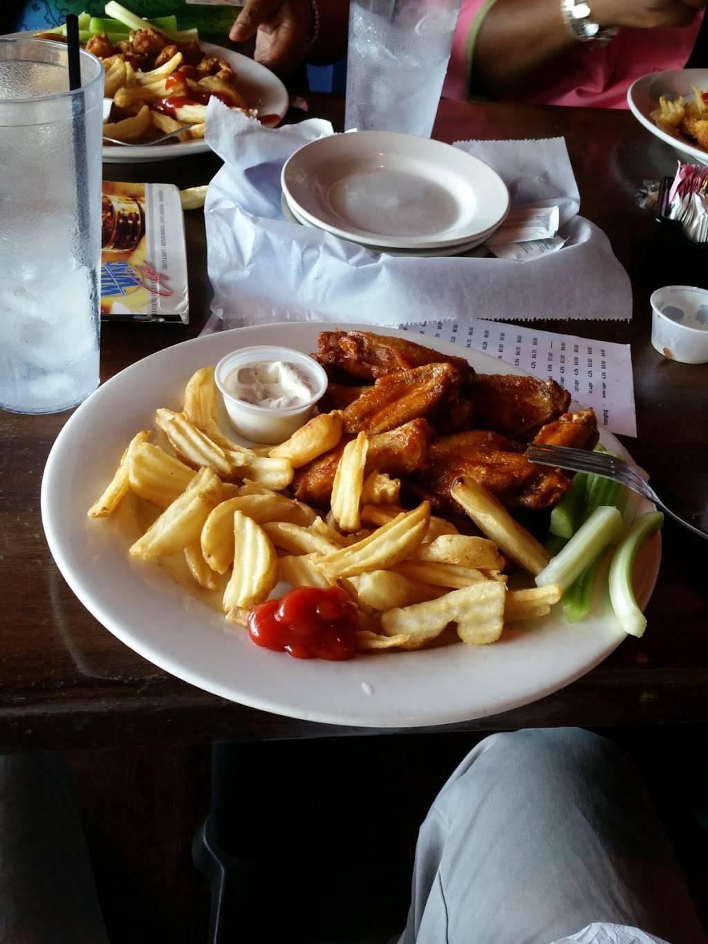 Wild Wing Cafe | restaurant | 1437 Sams Dr #20, Chesapeake, VA 23320, USA | 7573829464 OR +1 757-382-9464