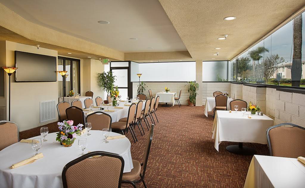 Olives Bistro | restaurant | 2011 W Olive Ave, Burbank, CA 91506, USA | 8188061222 OR +1 818-806-1222