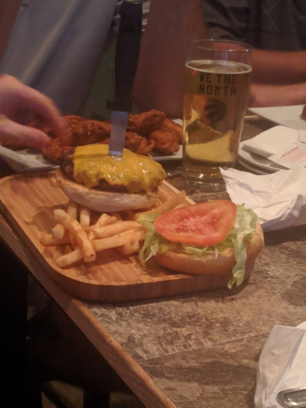 Tinas Grill | restaurant | 330 McClellan Way, Aurora, ON L4G 6X8, Canada | 9057510300 OR +1 905-751-0300