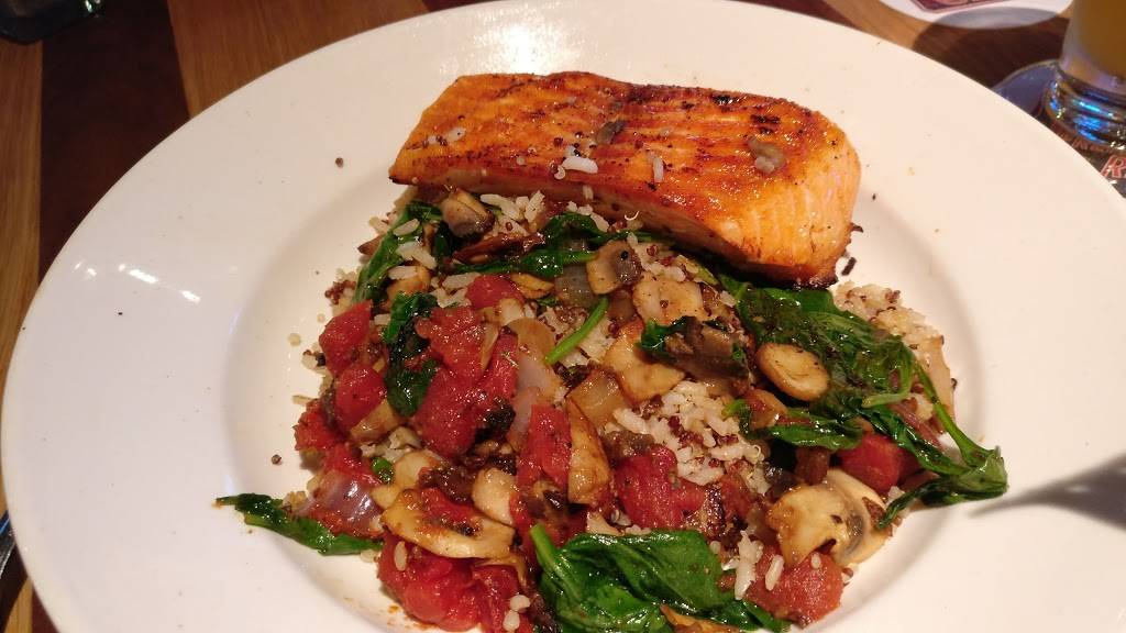 BJs Restaurant & Brewhouse | restaurant | 925 Blossom Hill Rd, San Jose, CA 95123, USA | 4082844260 OR +1 408-284-4260