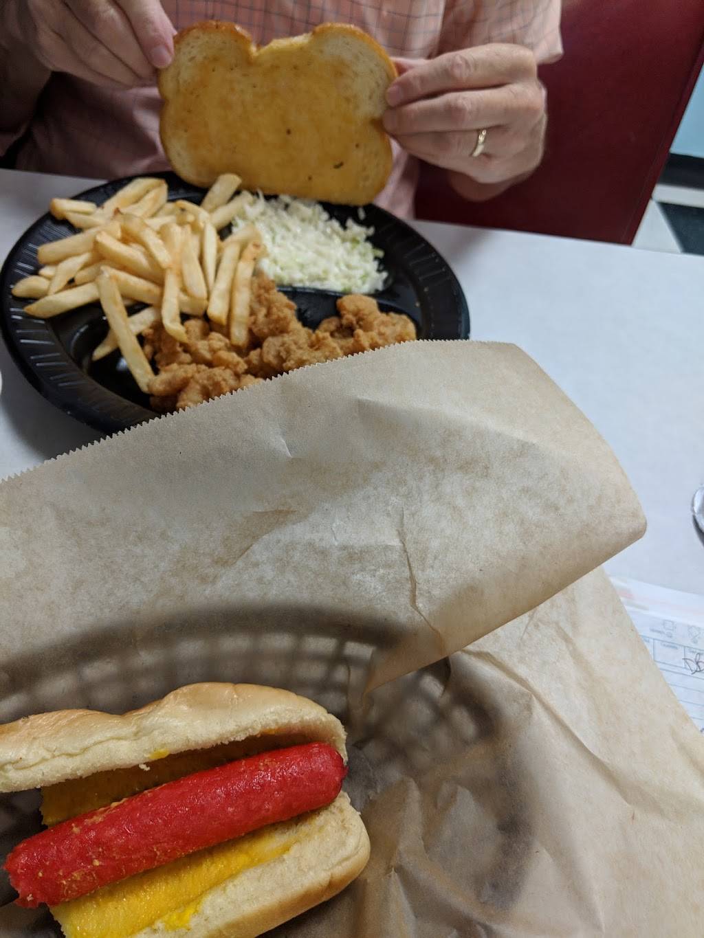 Hwy 55 Burgers Shakes & Fries | restaurant | 137 Nashville Commons Dr, Nashville, NC 27856, USA | 2524596884 OR +1 252-459-6884