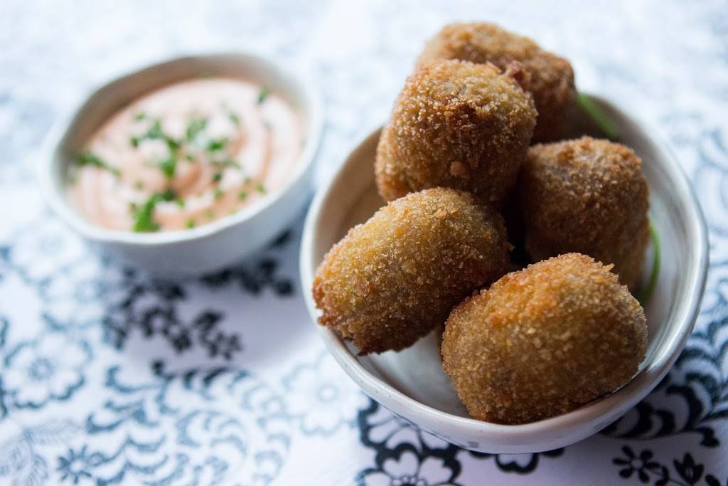 Bayan ko | restaurant | 1810 W Montrose Ave, Chicago, IL 60613, USA | 7736986373 OR +1 773-698-6373