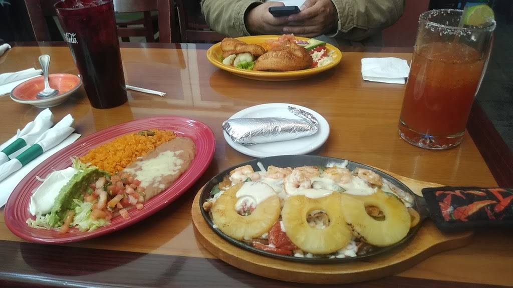 La Fiesta Bar & Grill | restaurant | 823 Wheeler St, Ames, IA 50010, USA | 5154505175 OR +1 515-450-5175