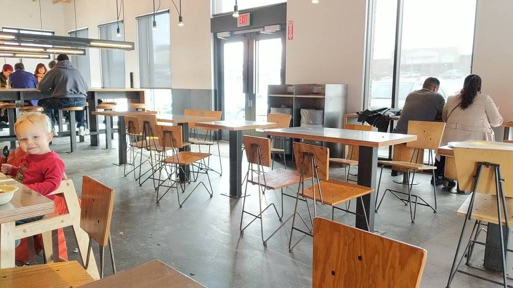 Chipotle Mexican Grill | restaurant | 11805 Shawnee Mission Pkwy, Shawnee, KS 66203, USA | 9132324010 OR +1 913-232-4010