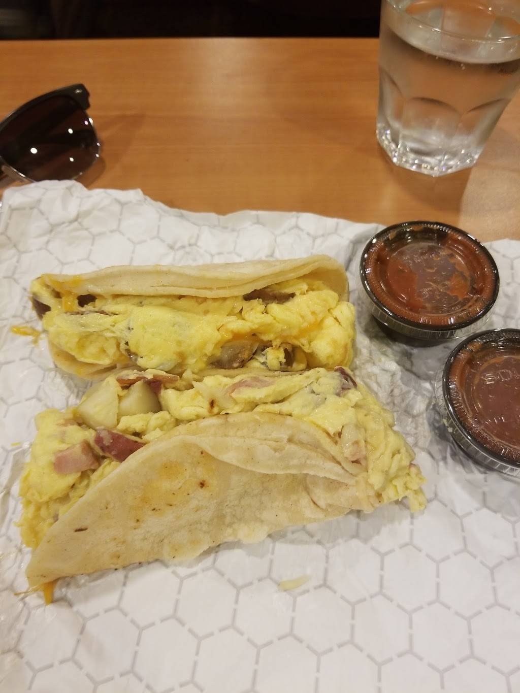 ReVive! | restaurant | 3401 S IH 35 Frontage Rd, Austin, TX 78741, USA | 5127444841 OR +1 512-744-4841