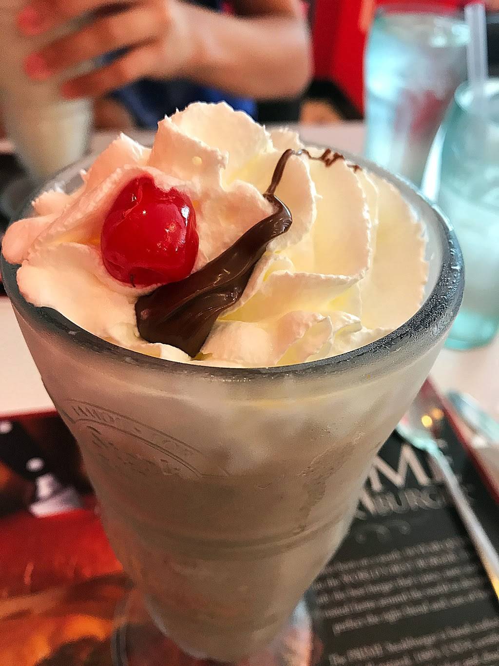 Steak n Shake | restaurant | 2620 Pine Ridge Rd, Naples, FL 34109, USA | 2392621039 OR +1 239-262-1039