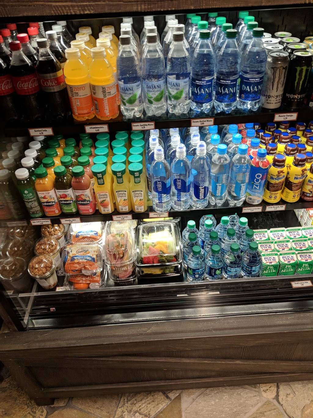 Tangaroa Terrace Tropical Bar & Grill | restaurant | 1150 Magic Way, Anaheim, CA 92802, USA | 7147813463 OR +1 714-781-3463