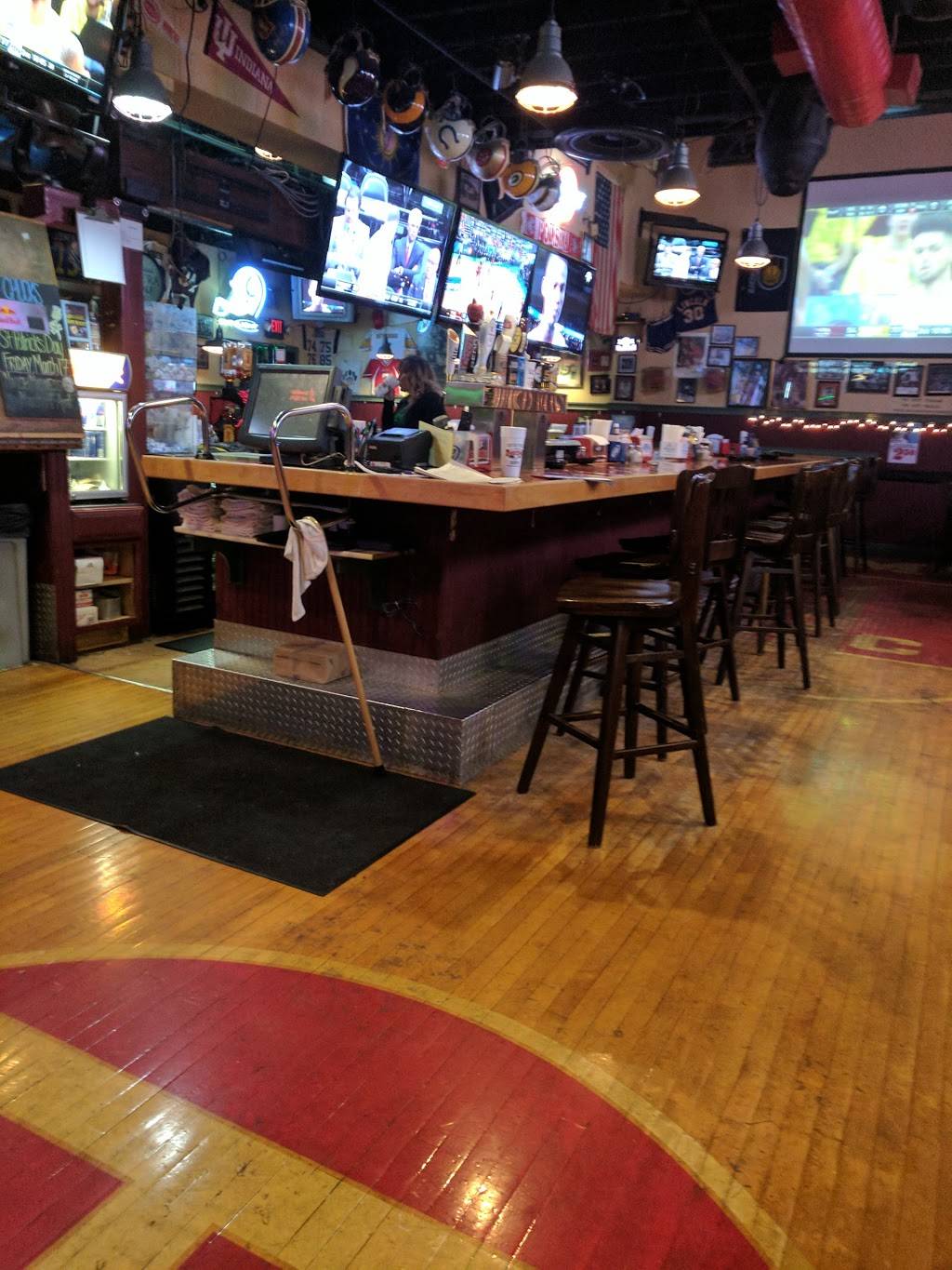 Chucks Sports Bar | restaurant | 1500 N E St, Richmond, IN 47374, USA | 7659651022 OR +1 765-965-1022