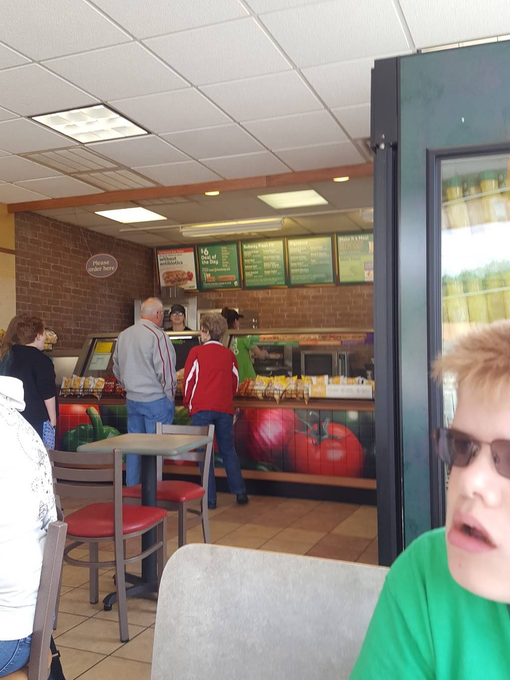 Subway Restaurants | restaurant | 544 Tenney St, Kewanee, IL 61443, USA | 3098547827 OR +1 309-854-7827