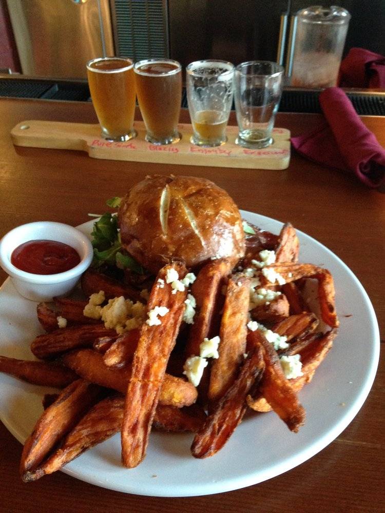 Trifecta Tavern | restaurant | 2600 Via De La Valle, Del Mar, CA 92014, USA | 8584369800 OR +1 858-436-9800