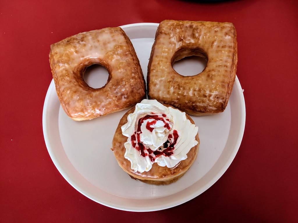 Rainbow Donuts & Smoothies | bakery | 1960 W Ray Rd, Chandler, AZ 85224, USA | 4809638888 OR +1 480-963-8888