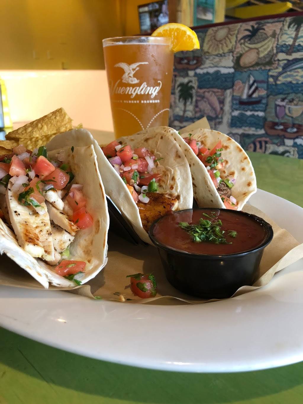 Sharkies Burgers & Brews | restaurant | 300 N Lake Park Blvd, Carolina Beach, NC 28428, USA | 9107071169 OR +1 910-707-1169