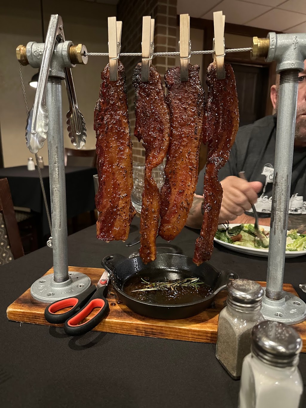 Barons Steakhouse & Bar | night club | 1911 E Kansas Ave, Garden City, KS 67846, USA | 6202757471 OR +1 620-275-7471