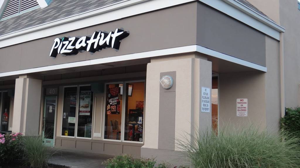 Pizza Hut | meal takeaway | 42 Clarkson Wilson Center, Chesterfield, MO 63017, USA | 6365362626 OR +1 636-536-2626