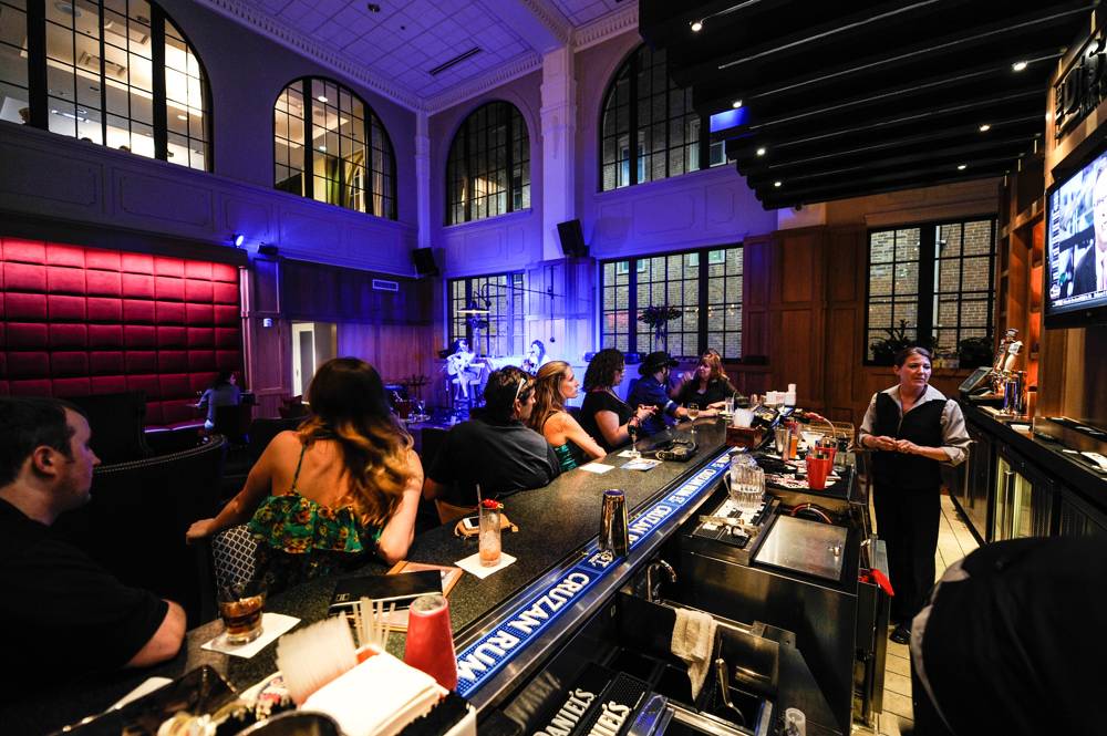 The District Bar & Kitchen | restaurant | 301 Union St, Nashville, TN 37201, USA | 6158916000 OR +1 615-891-6000