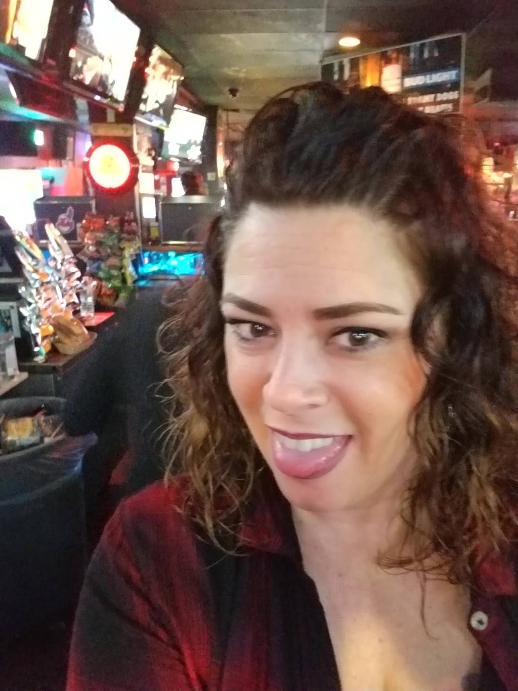 Chippers Sports Bar & Grill | restaurant | 5 N Edgehill Ave, Youngstown, OH 44515, USA | 3307996667 OR +1 330-799-6667