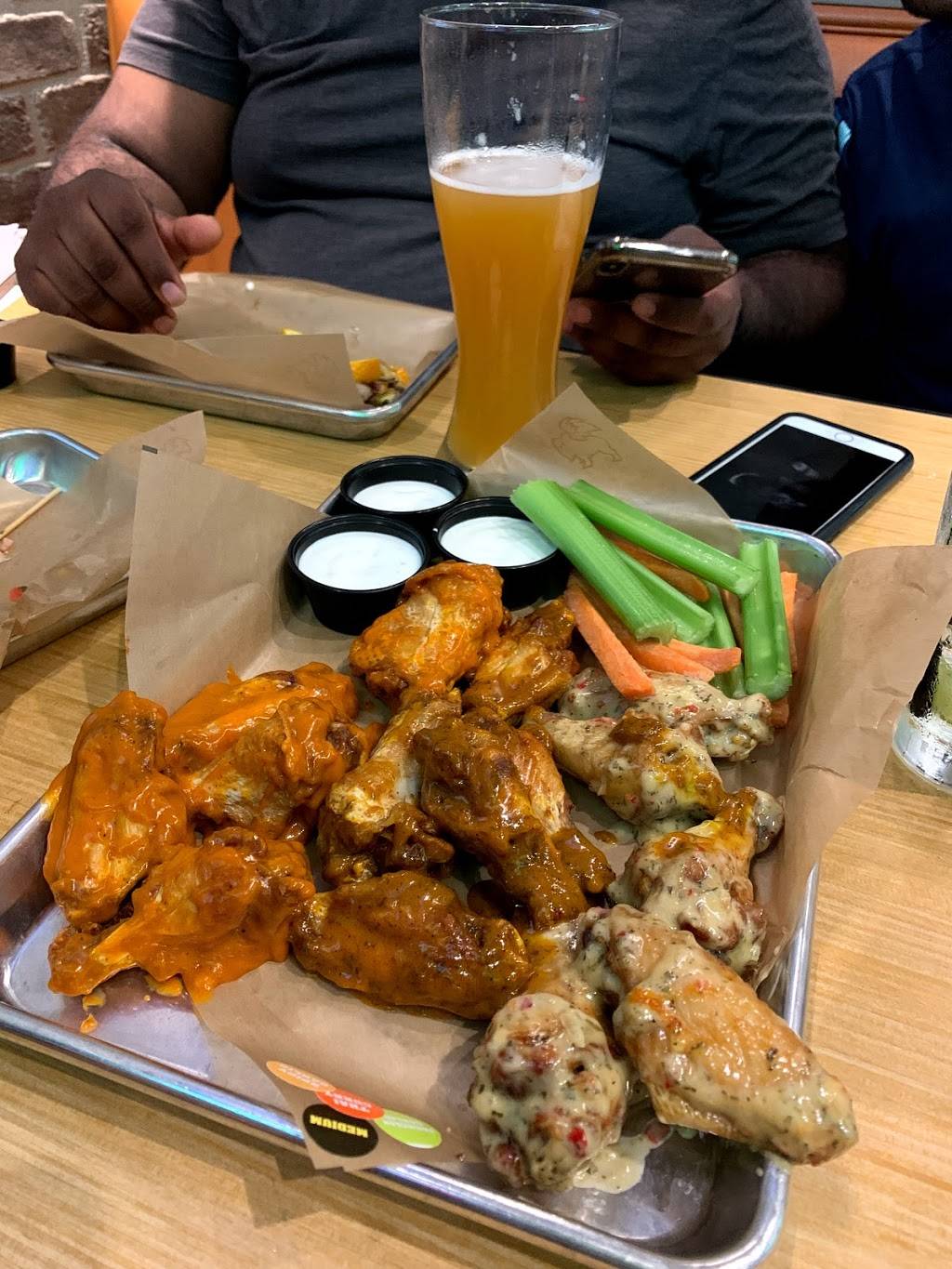 Buffalo Wild Wings | meal takeaway | 501 Stanton Christiana Rd, Christiana, DE 19702, USA | 3029999211 OR +1 302-999-9211