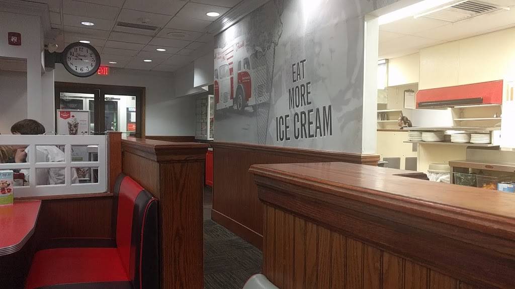 Friendlys | restaurant | 146 Church St, Pembroke, MA 02359, USA | 7818267840 OR +1 781-826-7840