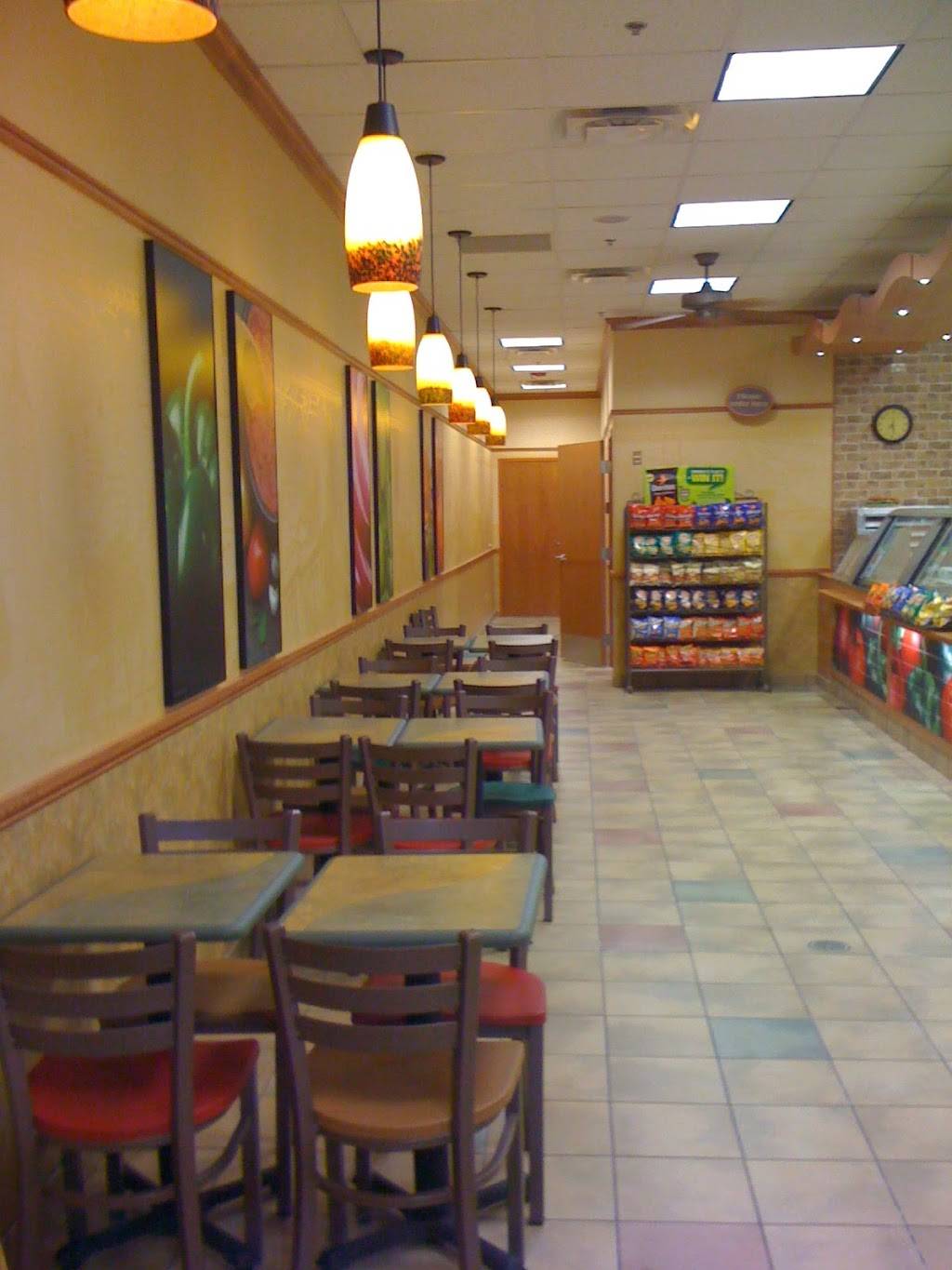 Subway Restaurants | restaurant | 3340 Shoppers Dr F7, McHenry, IL 60051, USA | 8153447866 OR +1 815-344-7866