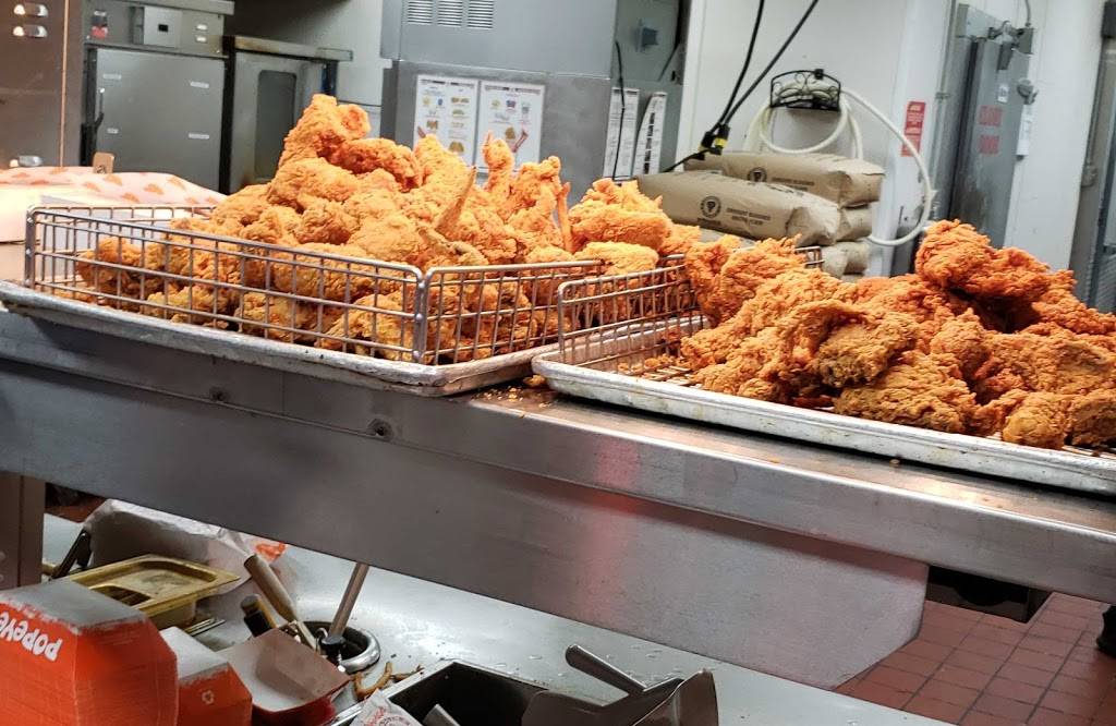 Popeyes Louisiana Kitchen | restaurant | 2709 Chamberlayne Ave, Richmond, VA 23222, USA | 8042288733 OR +1 804-228-8733
