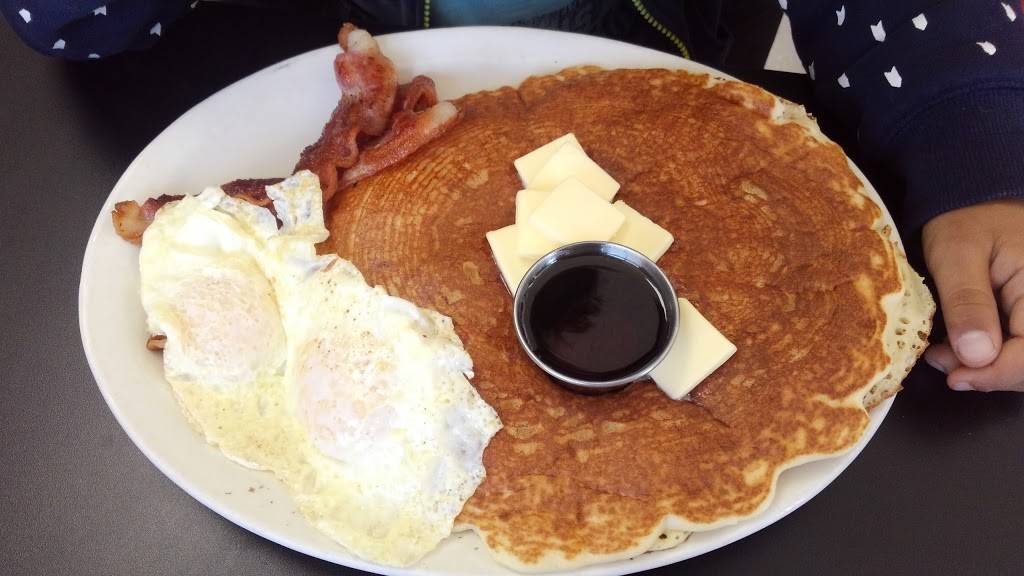 Js Hideaway Family Diner | restaurant | 2635 Diamond St, Rosamond, CA 93560, USA | 6612214529 OR +1 661-221-4529