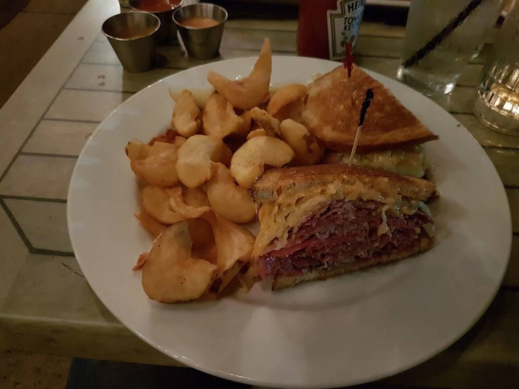 Rafferty Gourmet | restaurant | 106 Albany St, New Brunswick, NJ 08901, USA | 7326280565 OR +1 732-628-0565