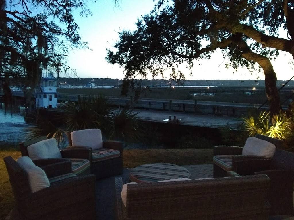 Fish camp | restaurant | 11 Simmons Rd, Hilton Head Island, SC 29926, USA | 8438422267 OR +1 843-842-2267