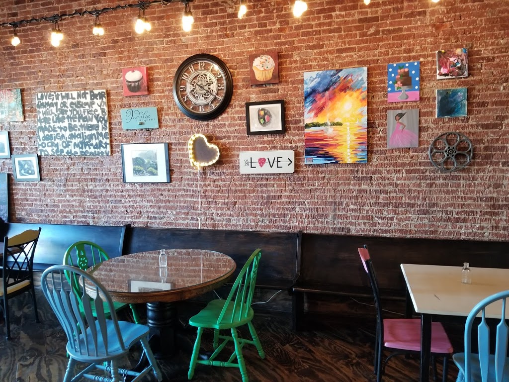 2nd Street Bistro & Bakery | bakery | 111 S 2nd St, Boonville, IN 47601, USA | 8125738887 OR +1 812-573-8887