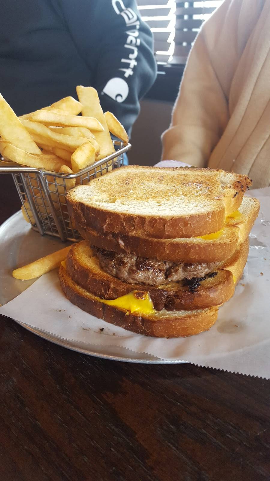 Burgers & Beer | restaurant | 70 Rice Rd, South Wilmington, IL 60474, USA | 8152370000 OR +1 815-237-0000