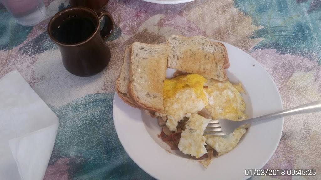 Ambers Colby Cafe | restaurant | 100 W Clark St, Colby, WI 54421, USA | 7152234006 OR +1 715-223-4006