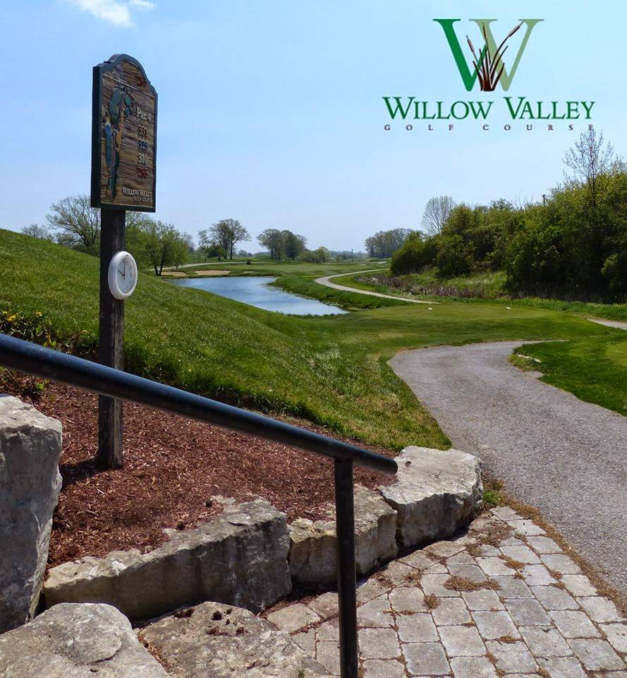 Willow Valley Golf Course | restaurant | 8475 English Church Rd E, Mount Hope, ON L0R 1W0, Canada | 9056792703 OR +1 905-679-2703