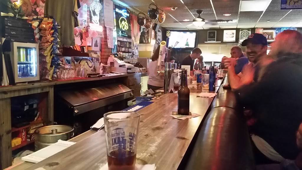 Dog House Lounge | restaurant | 1646 Asbury Rd #1, Dubuque, IA 52001, USA | 5635567611 OR +1 563-556-7611