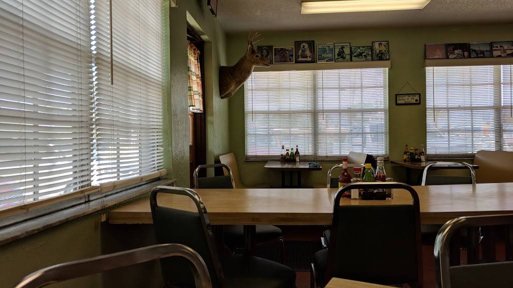 Redd Gator Cafe Co | restaurant | 509 N State St, Bunnell, FL 32110, USA | 3864372233 OR +1 386-437-2233