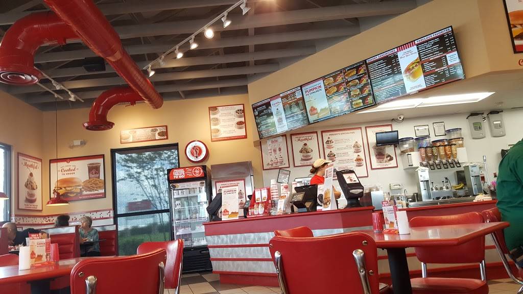 Freddys Frozen Custard & Steakburgers | restaurant | 10520 Interstate 10 Service Rd, Baytown, TX 77523, USA | 2813030033 OR +1 281-303-0033