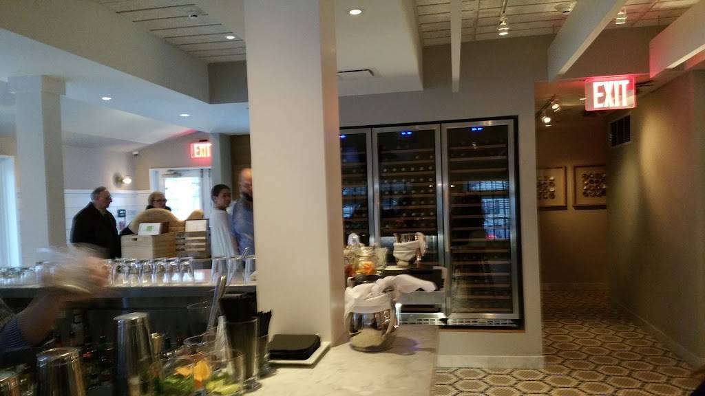 H2O | restaurant | 166 W Main St, East Islip, NY 11730, USA | 6312774800 OR +1 631-277-4800