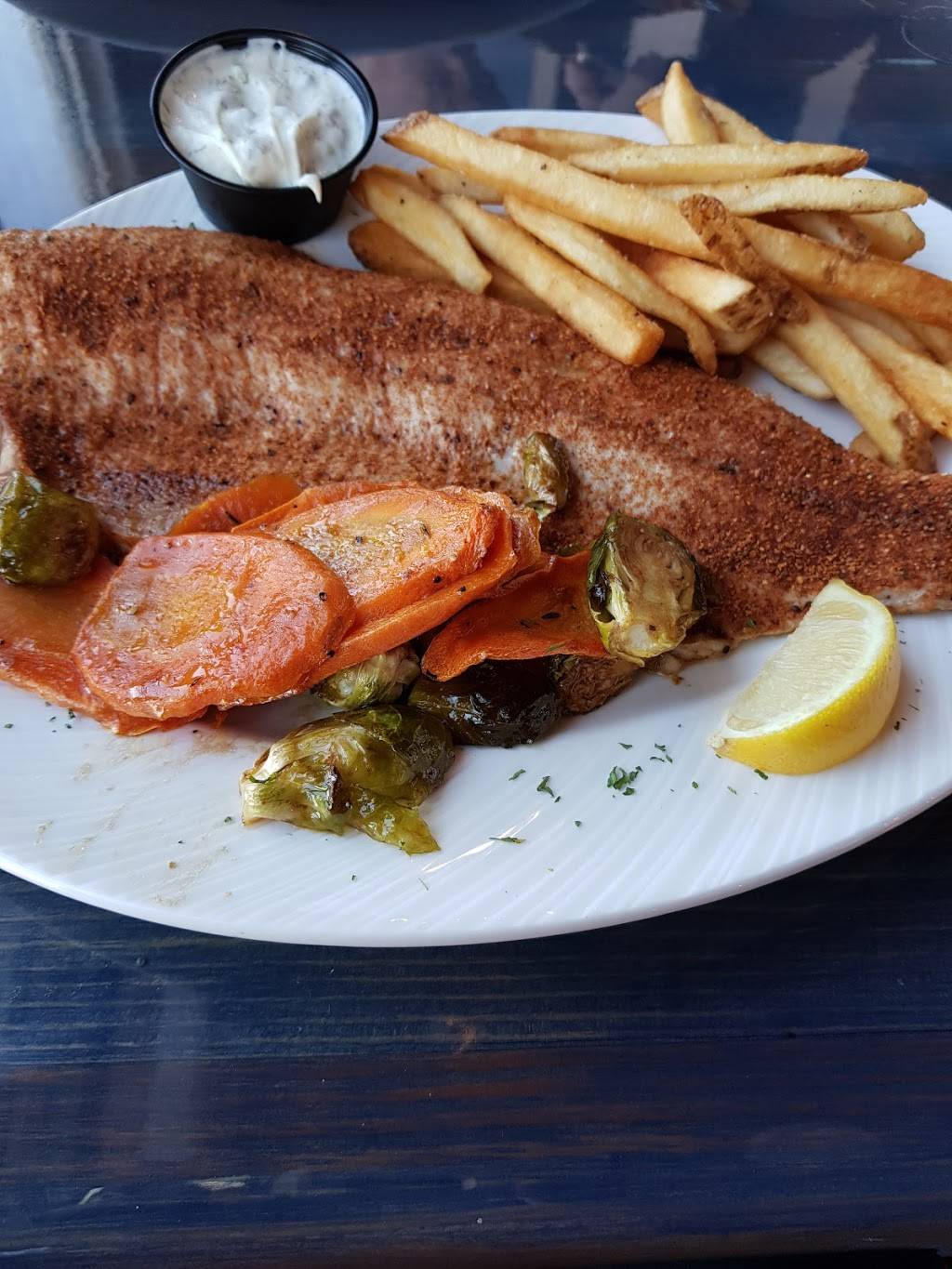 The Hook Lakeside Grill | restaurant | 201 S Huron Ave, Mackinaw City, MI 49701, USA | 2314366124 OR +1 231-436-6124