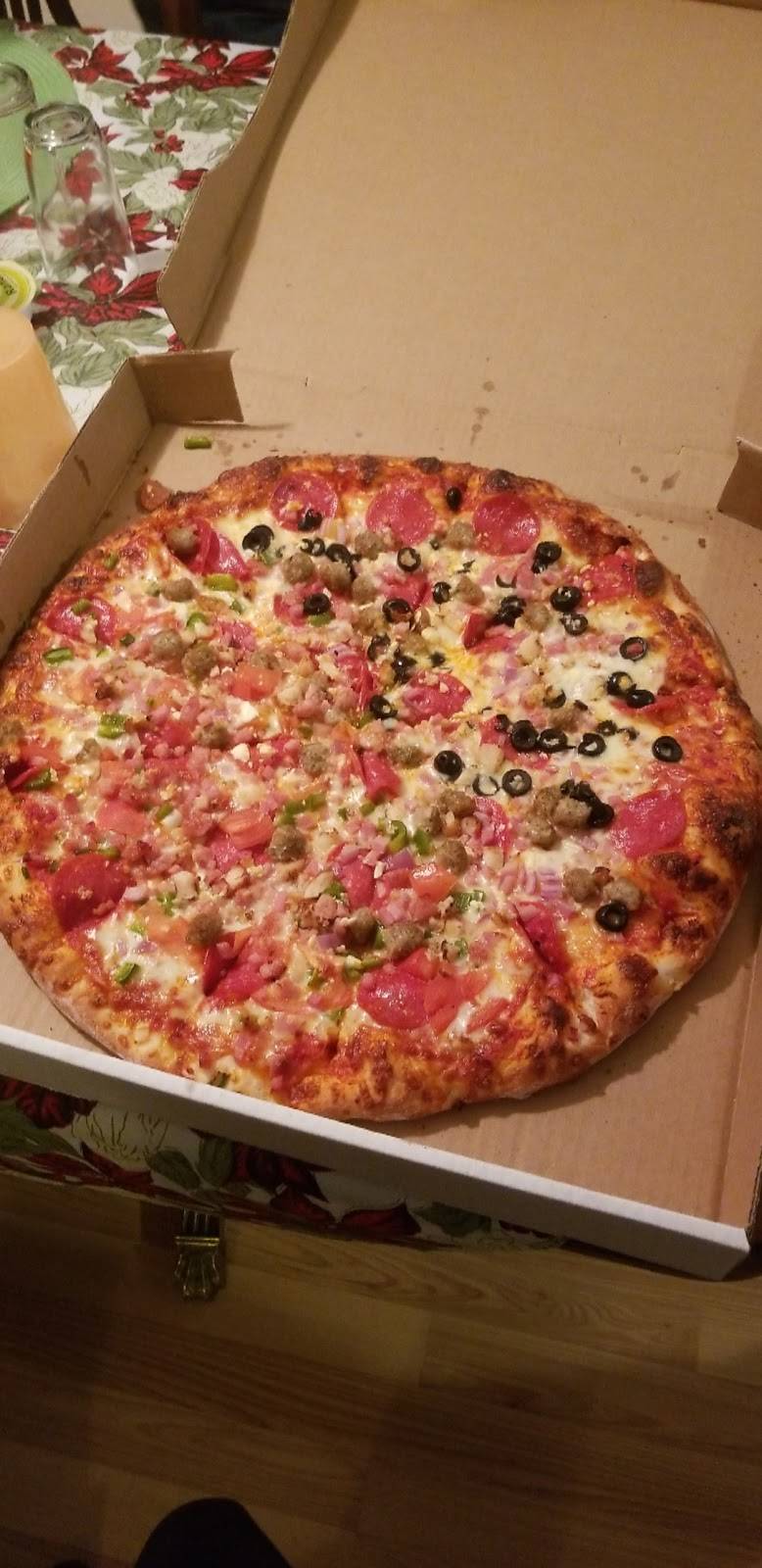 Free Topping Pizza | restaurant | 17 Queen St, Lakefield, ON K0L 2H0, Canada | 7056529111 OR +1 705-652-9111