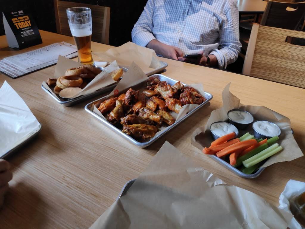 Buffalo Wild Wings | meal takeaway | 770 N Lapeer Rd, Lake Orion, MI 48362, USA | 2488148600 OR +1 248-814-8600