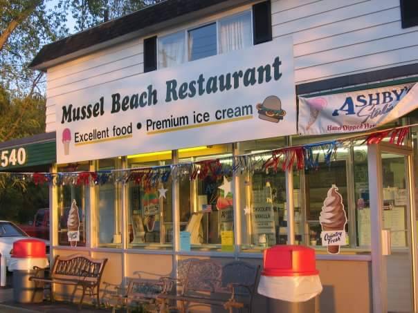 Mussel Beach Drive In | restaurant | 3540 State Park Dr, Bay City, MI 48706, USA | 9896860575 OR +1 989-686-0575