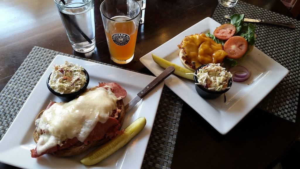 Village Tavern Restaurant & Inn | restaurant | 30 Mechanic St, Hammondsport, NY 14840, USA | 6075692528 OR +1 607-569-2528