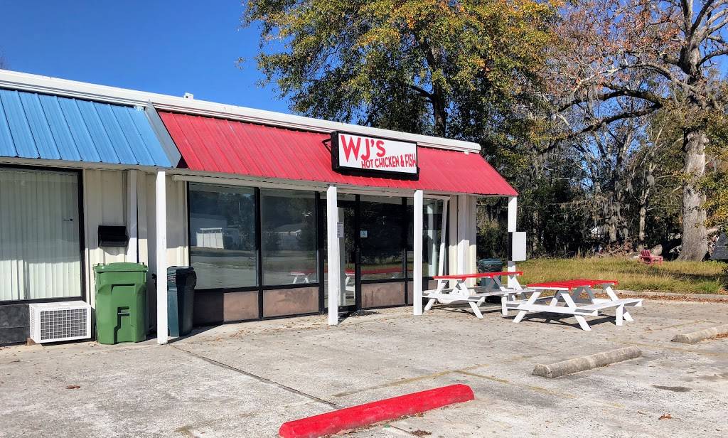 WJs Hot Chicken-N-Fish | restaurant | 201 W Broadway St, Johnsonville, SC 29555, USA | 8434834006 OR +1 843-483-4006