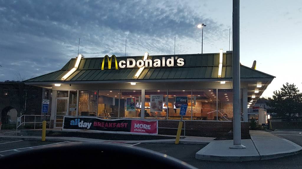 McDonalds | cafe | 325 Union St, Waterbury, CT 06706, USA | 2037574955 OR +1 203-757-4955