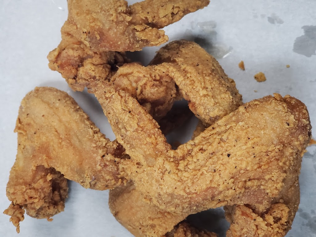 Lunas Chicken N Seafood | restaurant | 8793 Blue Ridge Blvd Suite B, Kansas City, MO 64138, USA | 8168328979 OR +1 816-832-8979