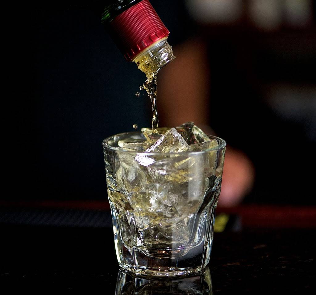 19th Hole Bar and Grill | restaurant | 5001 NW 104th Ave, Doral, FL 33178, USA | 3055918800 OR +1 305-591-8800