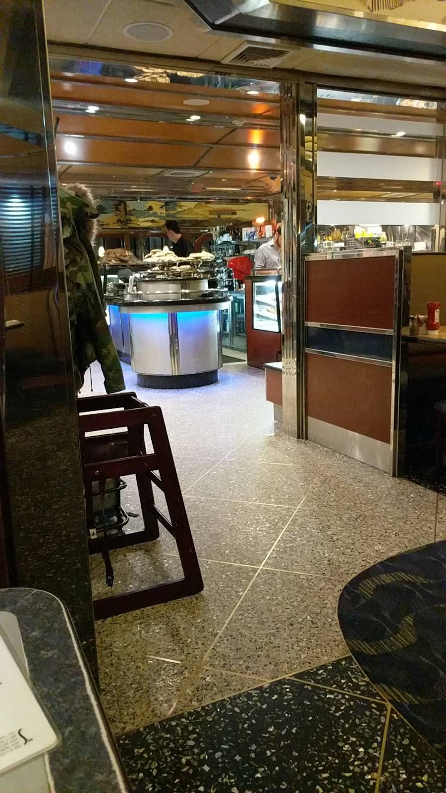 Landmark Diner | restaurant | 1027 Northern Blvd, Roslyn, NY 11576, USA | 5166274830 OR +1 516-627-4830