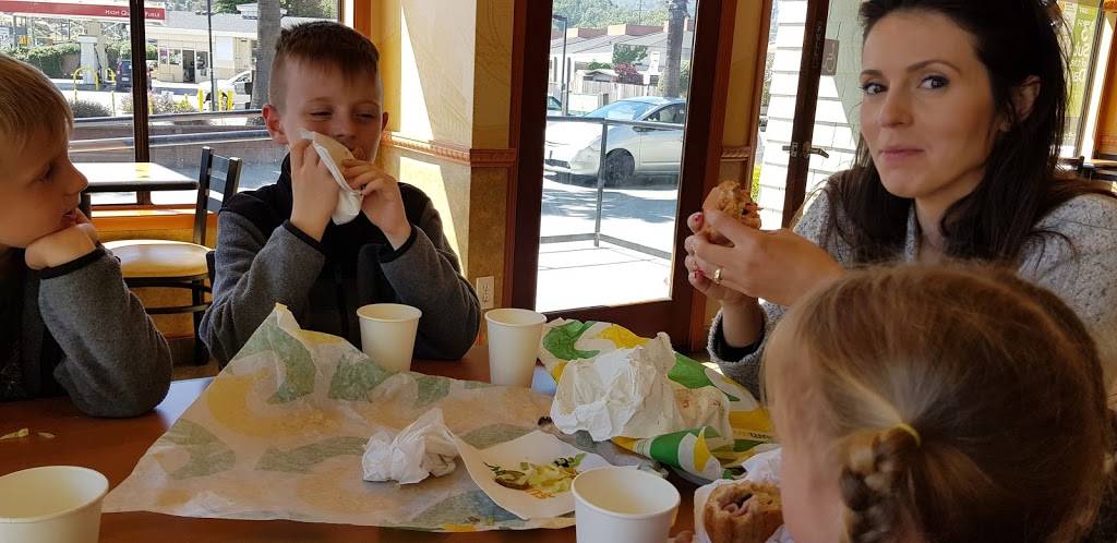 Subway Restaurants | restaurant | 256 Shoreline Hwy, Mill Valley, CA 94941, USA | 4153840215 OR +1 415-384-0215