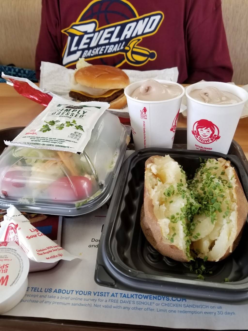 Wendys | restaurant | 2388 E State Street, Salem, OH 44460, USA | 3303321304 OR +1 330-332-1304